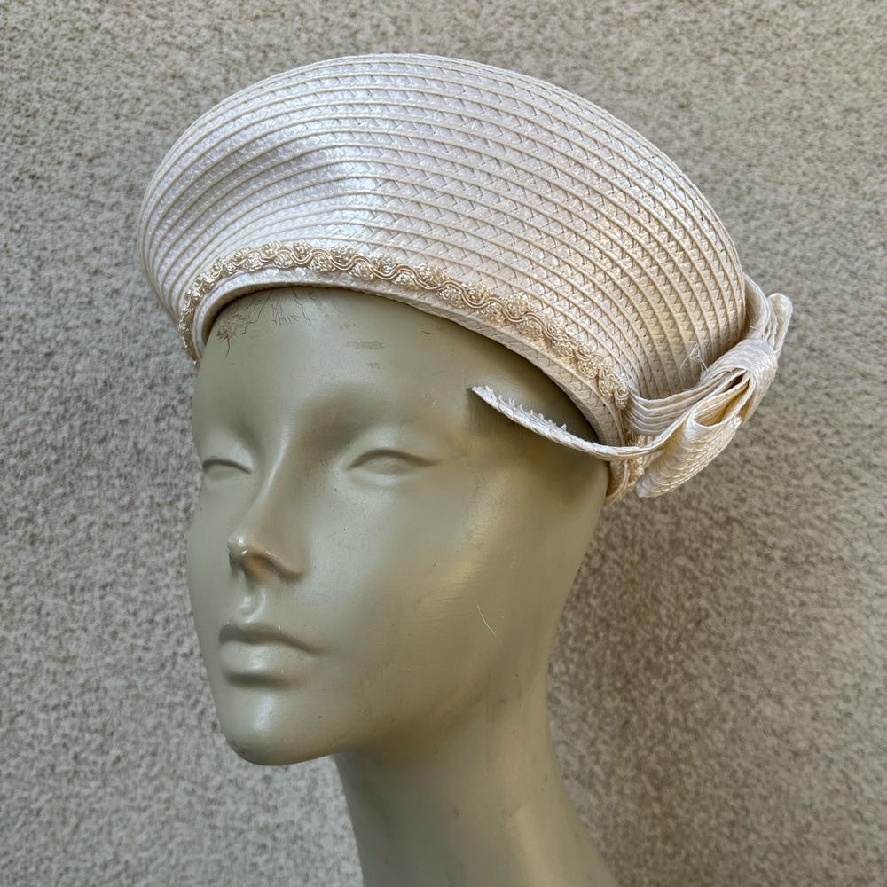 Vintage Jack McConnell Boutique woven glossy ivory straw hat size 21.5”